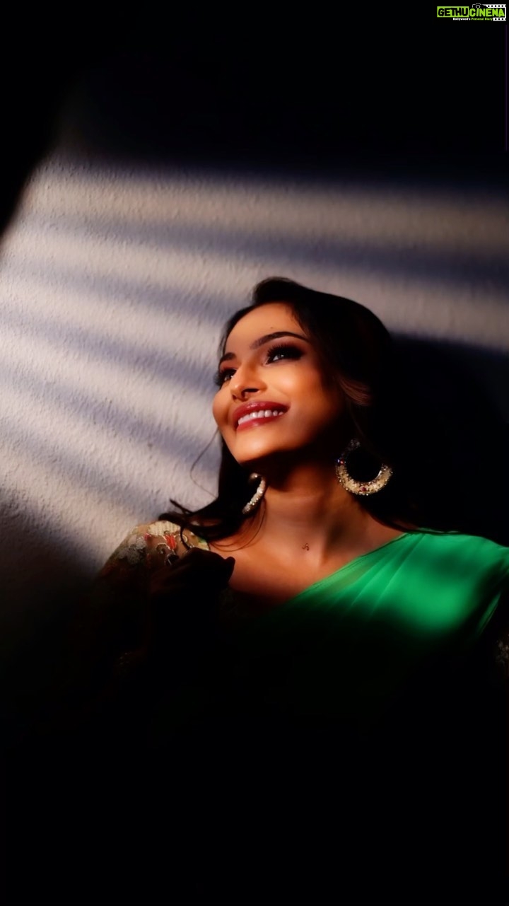 Rethika Srinivas Instagram - Loving the vibe ✨ #workoholic #love #career #recentphotoshoot #trending #rethikasrinivas #smile #reels #expression #instareels #chennai #moodygrams #justanotherdayinwa #reelitfeelit #forever #attitude #positivity #rethikasjustmywayfam #exclusive #timeless #instagood #instafamous #portrait #actress #fun #staypositive #work #dressup #orange #crew