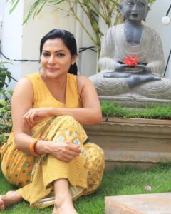 Rethika Srinivas Instagram - Happy Sunday you all ✨ ——— #rethika #buddha #trending #smile #rethikasrinivas #rethikasjustmyway #expression #positivevibes #chennai #sunday #peace #metime #exclusive #timeless #actress #staypositive #selflove #closeup #yellow