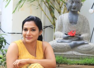 Rethika Srinivas Instagram - Happy Sunday you all ✨ ——— #rethika #buddha #trending #smile #rethikasrinivas #rethikasjustmyway #expression #positivevibes #chennai #sunday #peace #metime #exclusive #timeless #actress #staypositive #selflove #closeup #yellow