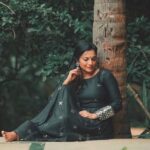 Rethika Srinivas Instagram - Think of all the beauty still left around you and be happy.🌻✨ Outfit - @ti_ara3887 #rethikasrinivas #nature #greenwood #bark #mirror #traditional #ethnicwear #smile #love #peace #patience #recentphotoshoot #chennai #actress #recentphoto #rethika