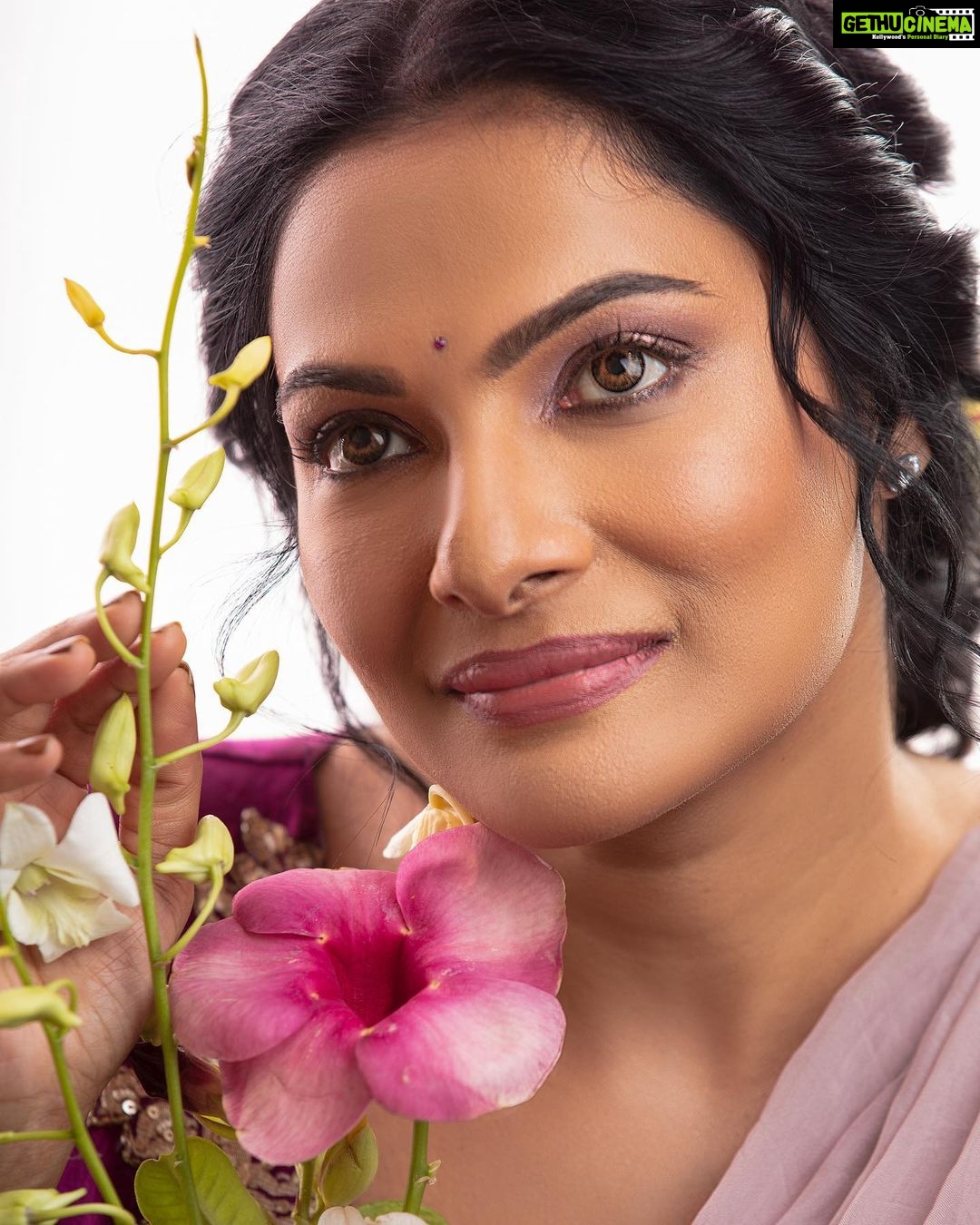 Rethika Srinivas Instagram - Dreaming of a brighter tomorrow. Let’s all prepare ourselves to bloom like these fresh flowers regardless of what comes our way :) ✨ Photo @rejoykrishnanphotographer Make up @kalwon_beauty Hair @ganesh_hair_architect Outfit @kaksh_by_kavita ——— #eyes #newphotoshoot #trending #closeup #wood #rethikasrinivas #rethikasjustmyway #instafamily #expression #positivevibes #chennai #moodygrams #justanotherdayinwa #skincare #messyhair #attitude #positivity #lavender #exclusive #timeless #instagood #instafamous #saree #actress #staysafe #staypositive #selflove #purple #eyes