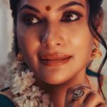 Rethika Srinivas Instagram - A woman whose smile is open and whose expression is glad has a kind of beauty no matter what she wears. #recentphotoshoot #eyes #newphotoshoot #trending #closeup #brown #rethikasrinivas #rethikasjustmyway #instafamily #expression #positivevibes #chennai #moodygrams #justanotherdayinwa #skincare #red #attitude #positivity #rethikasjustmywayfam #exclusive #timeless #instagood #instafamous #actress #staysafe #staypositive