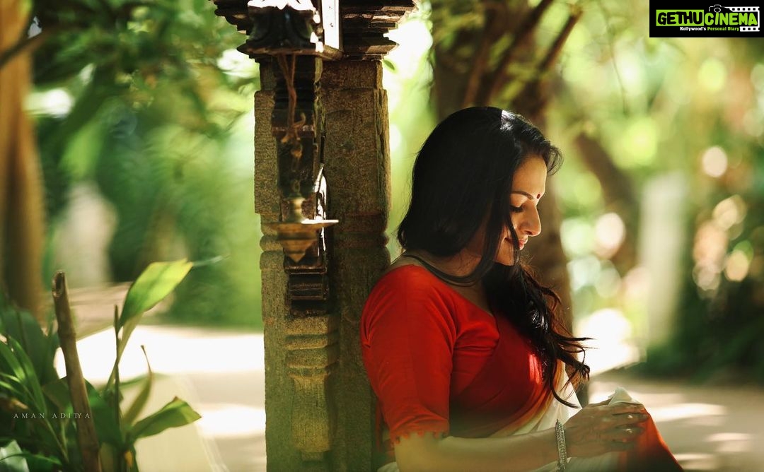 Rethika Srinivas Instagram - Beauty is in the heart of the beholder. #recentphotoshoot Photo by @iamanaditya #newphotoshoot #trending #nature #messyhair #rethikasrinivas #rethikasjustmyway #instafamily #expression #positivevibes #chennai #moodygrams #justanotherdayinwa #skincare #vintage #attitude #positivity #rethikasjustmywayfam #exclusive #timeless #instagood #instafamous #actress #classic #greenery