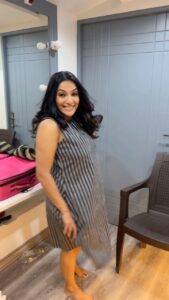 Rethika Srinivas Instagram - Late to the trend because my dress just got pockets 😉 ——— #waitforit #ithaspockets #trending #closeup #viral #rethikasrinivas #serene #reels #expression #instareels #chennai #moodygrams #justanotherdayinwa #reelitfeelit #goodpart #attitude #positivity #rethikasjustmywayfam #exclusive #timeless #instagood #instafamous #food #actress #fun #staypositive #black #team #bright #pockets