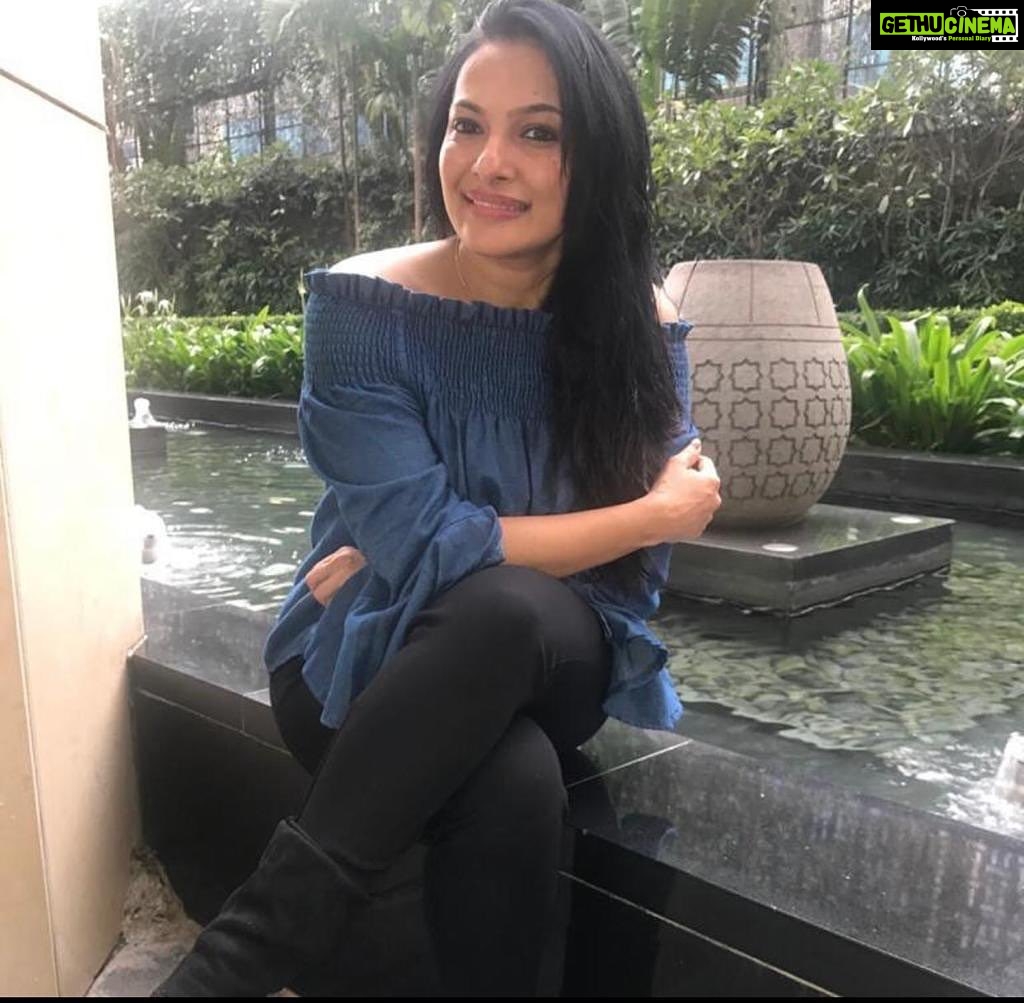 Rethika Srinivas Instagram - Smile a little more today :) ✨ #rethika #smile #live #love #positivevibes #newday #spreadlove #spreadsmile #motivation #inspire #laugh #rethikasrinivas #actress #chennai #rain #cinema #joy #friday #almostweekend #haveaniceday #bepositive #terrace #friday