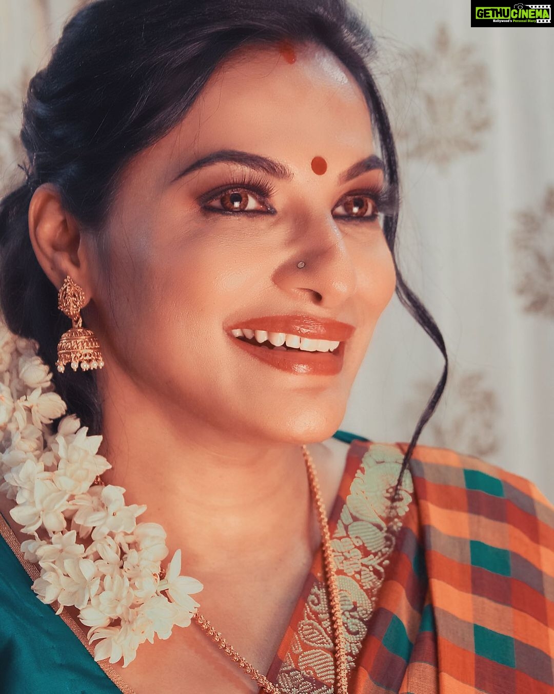 Rethika Srinivas - 4.5K Likes - Leave a little sparkle wherever you go✨
#recentphotoshoot
Photo @sheimour69 @sheimourcapture @sheimour
Edit @rasvik_m
Hair and Make up @makemeupbyjanani
Jewellery @ti_ara3887
———
#eyes #newphotoshoot #trending #closeup #brown #rethikasrinivas #rethikasjustmyway #instafamily #expression #positivevibes #chennai #moodygrams #justanotherdayinwa #skincare #red #attitude #positivity #rethikasjustmywayfam #exclusive #timeless #instagood #instafamous #festive #actress #staysafe #staypositive