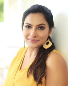 Rethika Srinivas Instagram - Yellow is like sunshine - Radiates happiness 🌻

#recentphotoshoot 

Photo @varuun.jpg 
Makeup @makeupbysaineethz 
Hair @makeupwithlekha 

———
#rethika #newphotoshoot #trending #smile #nofilter #rethikasrinivas #rethikasjustmyway #instafamily #expression #positivevibes #chennai #moodygrams #justanotherdayinwa #skincare #messyhair #attitude #positivity #skin #exclusive #timeless #instagood #instafamous #smokeyeyes #actress #staysafe #staypositive #selflove #closeup #yellow