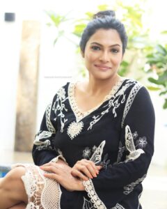 Rethika Srinivas Instagram - You can’t put a limit on anything. The more you dream, the farther you get ✨

#recentphotoshoot 

Photo @varuun.jpg 
Makeup @makeupbysaineethz 
Hair @makeupwithlekha 

———
#rethika #newphotoshoot #trending #smile #nofilter #rethikasrinivas #rethikasjustmyway #instafamily #expression #positivevibes #chennai #moodygrams #justanotherdayinwa #skincare #messyhair #attitude #positivity #skin #exclusive #timeless #instagood #instafamous #smokeyeyes #actress #staysafe #staypositive #selflove #closeup #black