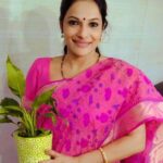 Rethika Srinivas Instagram - Pictures from the recent shoot. How nice it feels when people at the shooting spot gift you a plant ✨ It feels good to get back to work. #tvc #commercial #ad #rethika #instagood #diwali #festive #ghee #advertisement #television #actress #tamil #chennai #pink #love #success #career #passion #instaad #tvads #coactors #crew #shoot #gheelicious #rethikasrinivas #instapost