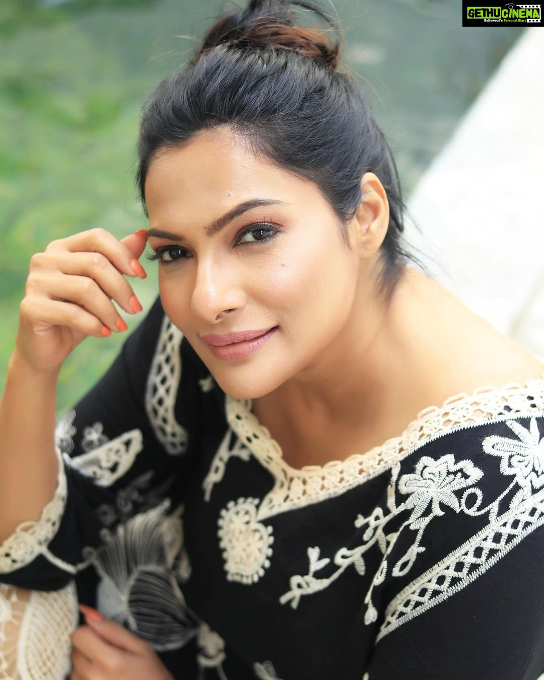 Rethika Srinivas - 5.6K Likes - It makes a big difference in yours and other’s life when you stay positive ✨
#recentphotoshoot
Photo @varuun.jpg
Makeup @makeupbysaineethz
Hair @makeupwithlekha
———
#rethika #newphotoshoot #trending #smile #nofilter #rethikasrinivas #rethikasjustmyway #instafamily #expression #positivevibes #chennai #moodygrams #justanotherdayinwa #skincare #messyhair #attitude #positivity #skin #exclusive #timeless #instagood #instafamous #smokeyeyes #actress #staysafe #staypositive #selflove #closeup #black