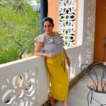 Rethika Srinivas Instagram - Living life in the warmest shades of yellows 🌻 Photo by @iamanaditya Hairstylist @mayura_makeup_studio Beautiful Location @indeco_swamimalai Location contact 094444 10395 #indecoswamimalai #newphotoshoot #trending #swing #blue #rethikasrinivas #rethikasjustmyway #instafamily #expression #positivevibes #chennai #moodygrams #justanotherdayinwa #skincare #yellow #balcony #positivity #rethikasjustmywayfam #exclusive #timeless #instagood #instafamous #swamimalai #actress #staysafe #staypositive