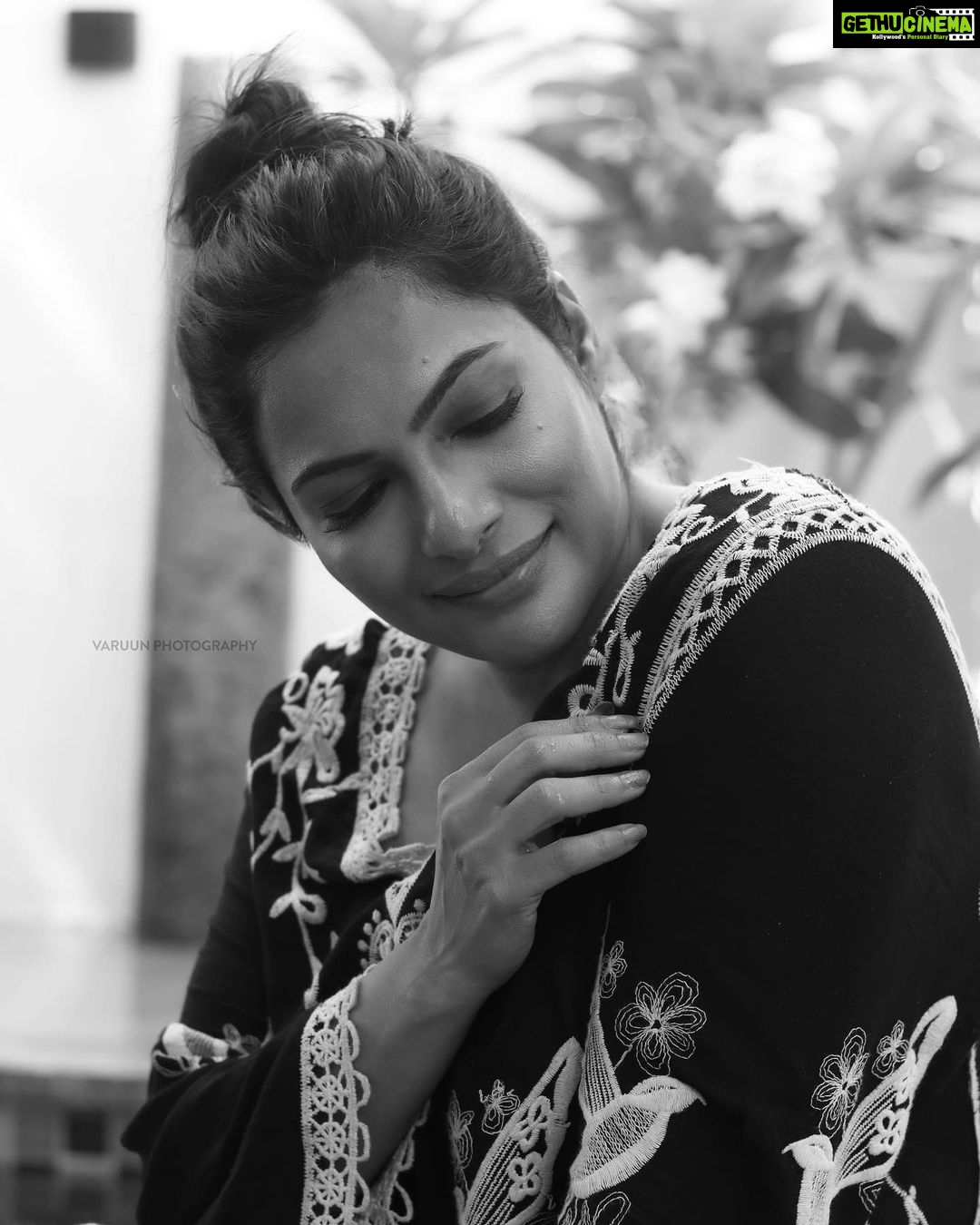 Rethika Srinivas - 4.2K Likes - The best and most beautiful things in the world cannot be seen or even touched – they must be felt with the heart 🤍✨
#recentphotoshoot
Photo @varuun.jpg
Makeup @makeupbysaineethz
Hair @makeupwithlekha
———
#rethika #newphotoshoot #trending #smile #nofilter #rethikasrinivas #rethikasjustmyway #instafamily #expression #positivevibes #chennai #moodygrams #justanotherdayinwa #skincare #messyhair #attitude #positivity #skin #exclusive #timeless #instagood #instafamous #smokeyeyes #actress #staysafe #staypositive #selflove #closeup #black