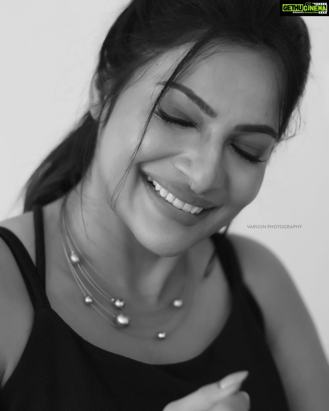 Rethika Srinivas - 5.5K Likes - Although humans see reality in colour, for me, black and white has always been connected to the image's deeper truth, to its most hidden meaning 🤍✨
#recentphotoshoot
Photo @varuun.jpg
Makeup @makeupbysaineethz
Hair @makeupwithlekha
———
#rethika #newphotoshoot #trending #smile #nofilter #rethikasrinivas #rethikasjustmyway #instafamily #expression #positivevibes #chennai #moodygrams #justanotherdayinwa #skincare #messyhair #attitude #positivity #skin #exclusive #timeless #instagood #instafamous #smokeyeyes #actress #staysafe #staypositive #selflove #closeup #black