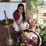 Rethika Srinivas Instagram - Happy Onam! Onam Ashamsakal ✨ #instareels #onam #onamsaree #onam2021 #white #malayalam #onamashamsakal #feelitreelit #reels #trending #auspicious #august #festivewear #festivevibes #celebration #morning #family #love #positivevibes #spreadlove #spreadpositivity