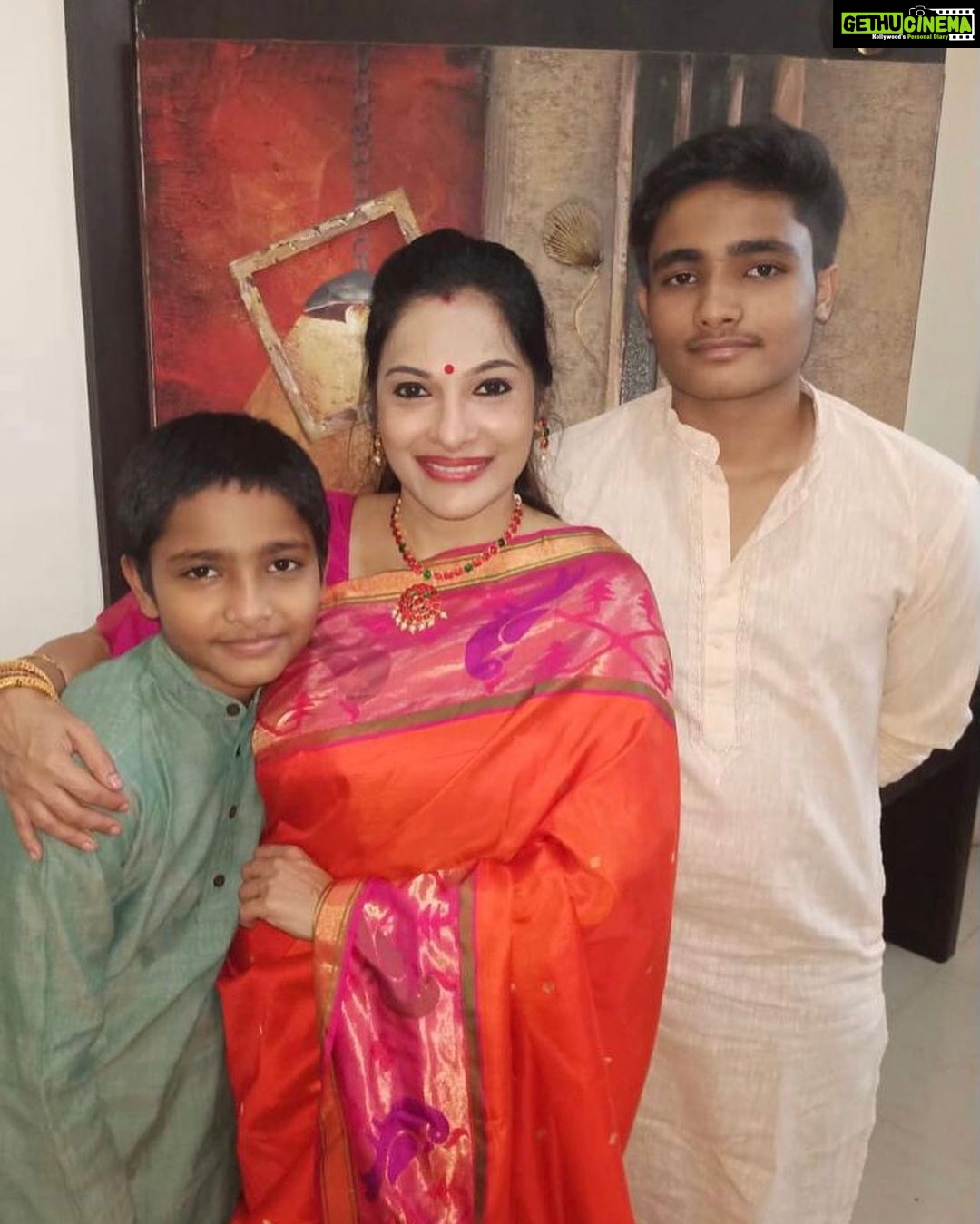Rethika Srinivas Instagram - May Lord Ganesha bless you and your family with good fortune and wisdom and remove all obstacles. Happy Ganesh Chaturthi! ✨ #rethikasrinivas #rethika #festival #ocassion #goodvibes #ganeshchaturthi #vinayakachavithi #spreadpositivity #staystrong #drape #brightside #everyday #inspire #indianwear #goodday #rethika #dressup #ethnic #saree #tamilmovie #saree #positivity #spreadhappiness #red #prosperity #light #wisdom