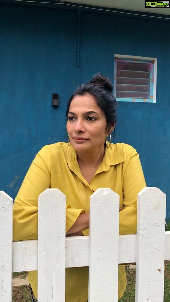Rethika Srinivas Instagram - Periya Periya Kaadu thaandi 🌻✨ Location @blueridgehomestay ——— #tamilsongs #travel #trending #hills #peace #rethikasrinivas #rethikasjustmyway #reels #expression #instareels #kodaikanal #nature #justanotherdayinwa #reelitfeelit #naturereels #happiness #positivity #rethikasjustmywayfam #exclusive #timeless #instagood #instafamous #weather #actress #cold #staypositive #flowers #travelreels #naturelovers #periyaperiyakaaduthaandi