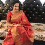 Rethika Srinivas Instagram – Everything is better and happier in orange ✨

#orange #rethikasrinivas #sunday #orangesaree #traditional #indianlook #spreadlove #positivevibes #weekend #throwback #sareelove #pallu #tamilactress #cinema #hardwork #colours #sunrise #happy #betterdays #bts #love #august #beginning #trending #instagood #rethika #bindhi #gold #drape #smile