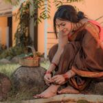 Rethika Srinivas Instagram – Undhan kaal kolusil
Adhu tholainthadhendru
Undhan kaaladi thedi vanthen.. ✨

#recentphotoshoot 

Photo @nvn_photography446 
Edit @rasvik_m 
Styled by @velvetstories_ 
Hair and Make up @nirmala.jansi 
Location @casuarina_bay 

———
#eyes #newphotoshoot #trending #closeup #brown #rethikasrinivas #rethikasjustmyway #instafamily #expression #positivevibes #chennai #moodygrams #justanotherdayinwa #skincare #red #attitude #positivity #rethikasjustmywayfam #exclusive #timeless #instagood #instafamous #lockdown #actress #staysafe #staypositive #anklets #traditional #kolusu Casuarina Bay