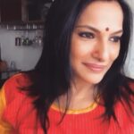 Rethika Srinivas Instagram - Wondering whether this nosepin suits me.. Does it? 🤔 #rethikasrinivas #nomondayblues #nosepins #sunshine #evening #spreadlove #stayhappy #positive
