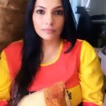 Rethika Srinivas Instagram - Hi✋🏼 #rethikasrinivas #reels #tamildialogue #reelitfeelit #jhumkas #ethnic #instagramreels #acting #movies #asin #ghajinidialouge #tuesday