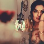 Rethika Srinivas Instagram – Just wandering in my dream world in the middle of something ✨

#wanderingwednesday 

#recentphotoshoot 

Photo @sheimour69 @sheimourcapture @sheimour 
Edit @rasvik_m 
Hair and Make up @makemeupbyjanani 

———
#eyes #newphotoshoot #trending #closeup #brown #rethikasrinivas #rethikasjustmyway #instafamily #expression #positivevibes #chennai #moodygrams #justanotherdayinwa #skincare #red #attitude #positivity #rethikasjustmywayfam #exclusive #timeless #instagood #instafamous #lockdown #actress #staysafe #staypositive