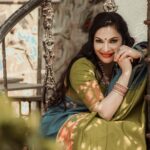 Rethika Srinivas Instagram – What sunshine is to flowers, the same is a smile to me 🌻✨

#recentphotoshoot 

Photo @sheimour69 @sheimourcapture @sheimour 
Edit @rasvik_m 
Hair and Make up @makemeupbyjanani 
Jewellery @ti_ara3887 

———
#eyes #newphotoshoot #trending #saree #rethikasrinivas #rethikasjustmyway #instafamily #expression #sunshine #smile #greens #positivity #rethikasjustmywayfam #exclusive #timeless