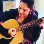 Rethika Srinivas Instagram - Enn iniya ponn nilave ✨ Enjoy your #sunday ☺️ ________________________________ #guitar #music #trending #instrumental #rethikasrinivas #rethikasjustmyway #instafamily #positivevibes #justanotherdayinwa #smile #rethikasjustmywayfam #exclusive #timeless #instagood #instafamous #lockdown #actress #staysafe #staypositive