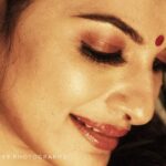 Rethika Srinivas Instagram – A woman with a smile is remarkable. 
It’s the best accessory she can wear ✨ 
#keepsmiling ☺️

#recentphotoshoot 

Photo @sheimour69 @sheimourcapture @sheimour 
Hair and Make up @makemeupbyjanani 
Jewellery @ti_ara3887 
________________________________
#indianwear #newphotoshoot #trending #positivethinking #saree #rethikasrinivas #rethikasjustmyway #instafamily #expression #positivevibes #chennai #advertisement #justanotherdayinwa #smile #jewellery #attitude #positivity #rethikasjustmywayfam #exclusive #timeless #instagood #instafamous #lockdown #actress #staysafe #staypositive