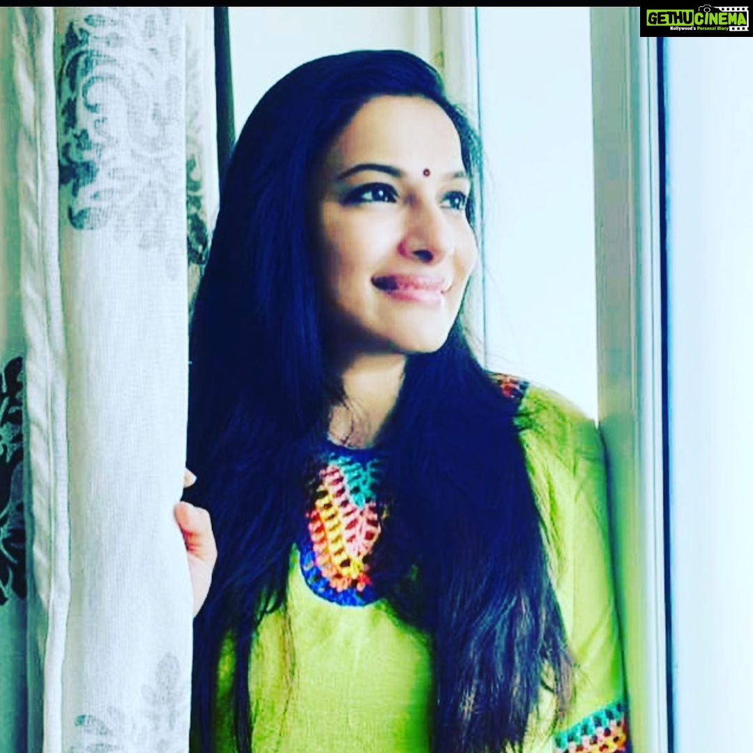 Rethika Srinivas Instagram - Everyday is a new day . So start it with a bright smile, gratitude and only positive thoughts! Good morning !