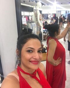 Rethika Srinivas Instagram - Mirror mirror on the wall!! #rethikasrinivas #rethika #rethikasjustmyway #red #mirrorselfie #gown #shopping #beauty