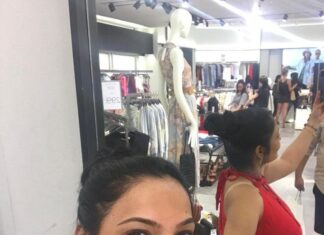 Rethika Srinivas Instagram - Mirror mirror on the wall!! #rethikasrinivas #rethika #rethikasjustmyway #red #mirrorselfie #gown #shopping #beauty