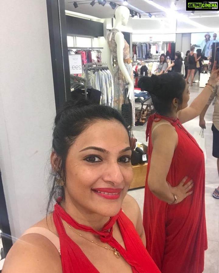 Rethika Srinivas Instagram - Mirror mirror on the wall!! #rethikasrinivas #rethika #rethikasjustmyway #red #mirrorselfie #gown #shopping #beauty