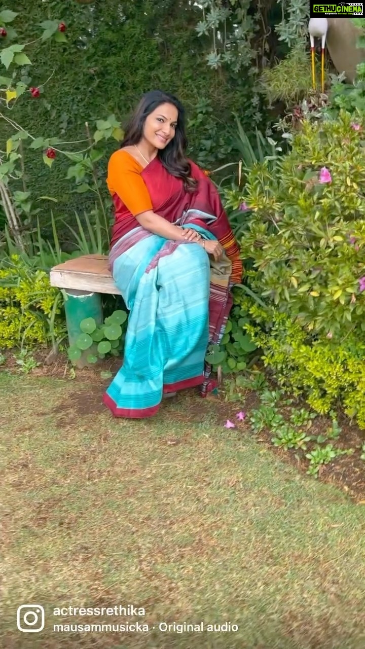 Rethika Srinivas Instagram - Nature is my source of inspiration !! #rethika #naturelovers #saree #sareelove #beauty #arrahman #instagram #instareels #moodygrams