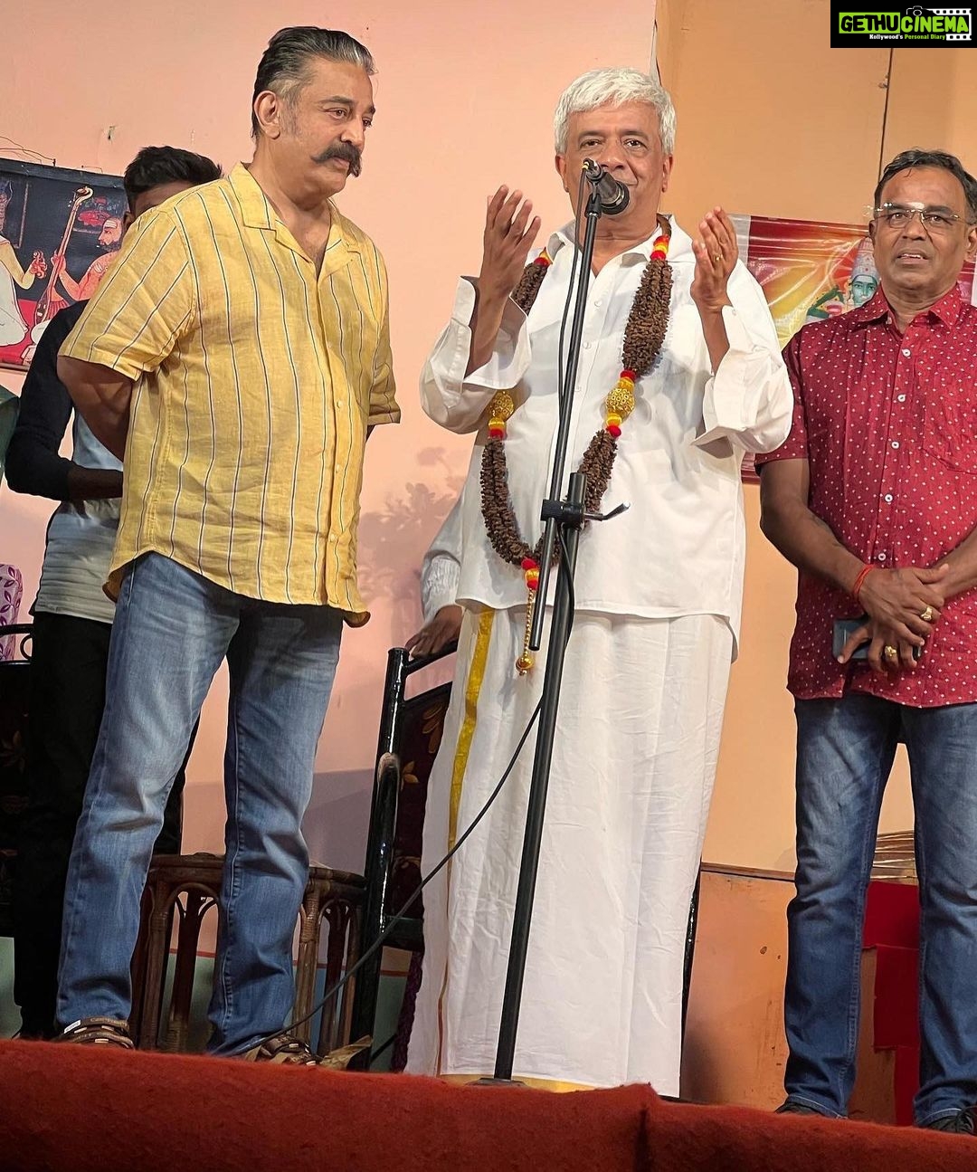 Rethika Srinivas Instagram - Been a part of UAA theatre .Saw charukesi a new theatre play of my guru . Was so moved and the play was sooooo good (understatement ) and I witnessed the play with Ulaganayagan . Kamal sir has also played a role in UAA when he was young ,all the nostalgic memories wad shared by him. So the it wad a fab unforgettable eve , and a proud moment to be a part of this great theatre group . Thx to my mentor y gee sir .