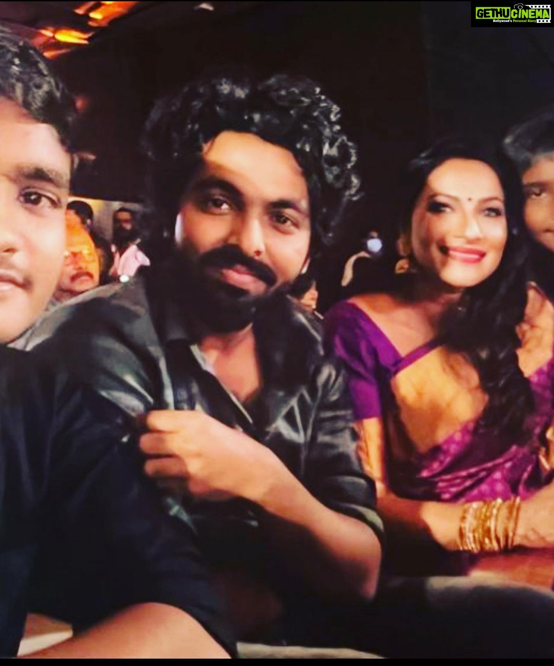 Rethika Srinivas Instagram - Just love this guy and his songs !! One of the finest music director,actor and human being ! #gvprakash #rethika #rethikasrinivas #event #award #fan
