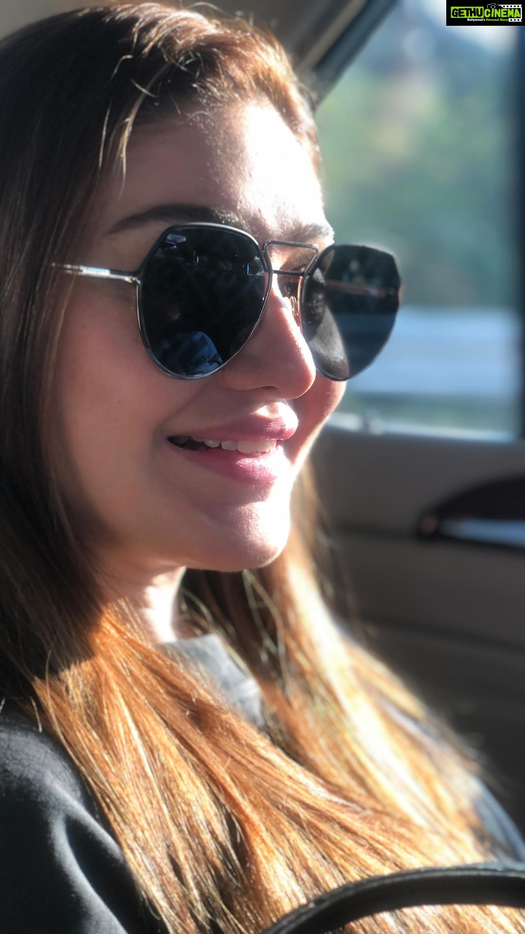 Shefali Jariwala Instagram - Walking into 2023 like ... ππΌππΌππΌππΌππΌππΌππΌππΌππΌ #2023 #newyear #day1 #dance #happygirl #lookingforward #thebestisyettocome #reelsindia #dancereels #newyearwishes #newyearnewme #newyearnewstart @farukh.shaikh @makeup.yasmin