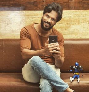 Aadarsh Balakrishna Instagram - My favourite boy sends me to work with his favourite boy. Happy Monday all ❤😊