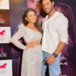 Aalisha Panwar Instagram - As always .., starting from there where we last ended .. . Hmaari baate kabhi khatm ni Ho skti .. 😅🤣 @i_shagunofficial Thanku for being there .. #AboutLastNight #LaunchParty #AankhiyaanNuNindNaaAave