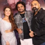 Aalisha Panwar Instagram - About Last Night .. ✨ #LaunchParty #AankhiyaanNuNindNaaAave Cheers to the whole team.. and many more who can’t b seen in da pictures but their efforts can b seen on screen 🥂.. #Love to all the fans .. ❤️ Song out now.. Do watch .. LINK IN BIO .. 😇 @ajay_leo1234 @rajguptaofficial @amitguptamusic @nishantsinghm_official