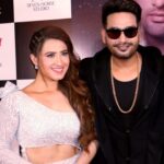 Aalisha Panwar Instagram - About Last Night .. ✨ #LaunchParty #AankhiyaanNuNindNaaAave Cheers to the whole team.. and many more who can’t b seen in da pictures but their efforts can b seen on screen 🥂.. #Love to all the fans .. ❤️ Song out now.. Do watch .. LINK IN BIO .. 😇 @ajay_leo1234 @rajguptaofficial @amitguptamusic @nishantsinghm_official
