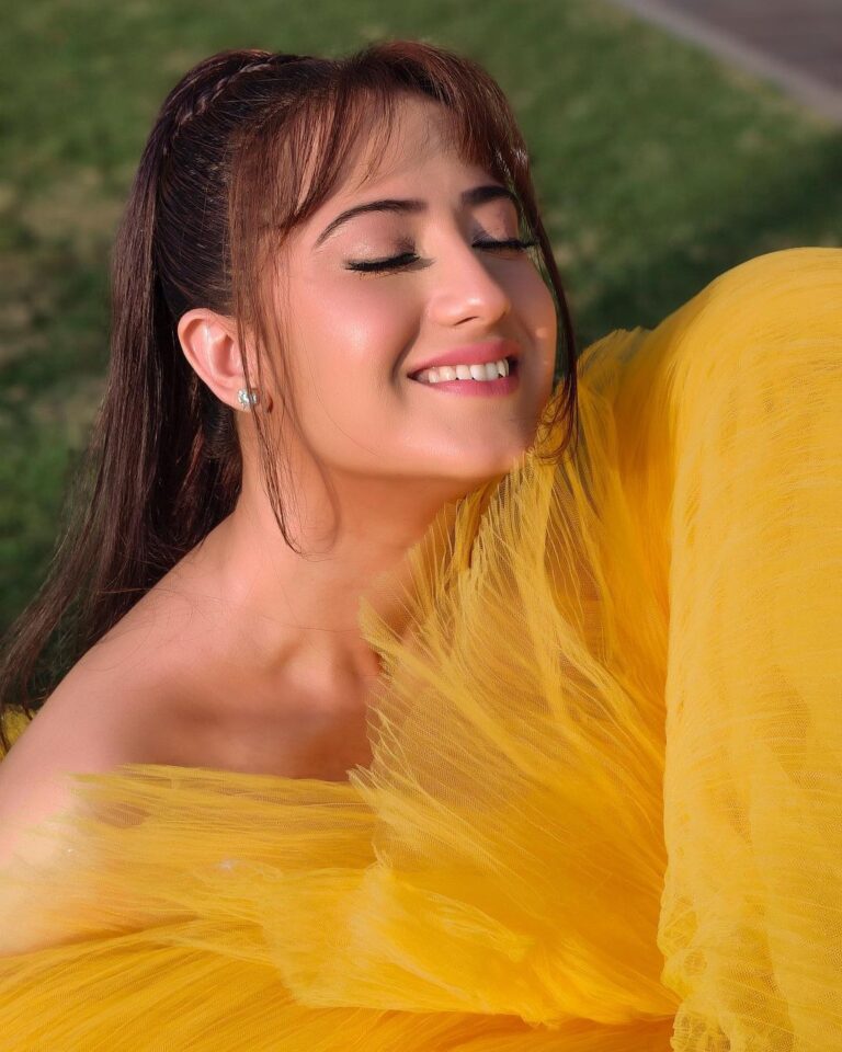 Aalisha Panwar Instagram - Shine baby .. .,✨💫 . . Wearing- @pankh_studio Styling- @nehaadhvikmahajan Hair - @chhayanohar Clicked by- @ashish_sawant__ . #ITAAwards2022 #dolledup #photoshoot #wednesdayvibes #actress #aalishapanwar