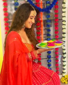 Aalisha Panwar Instagram - Happy Diwali..🪔🙏❤️ 
.
.
.
.
Wearing- @neerusindia 
Jewellery- @adan_creation_ 
Styled- @nehaadhvikmahajan