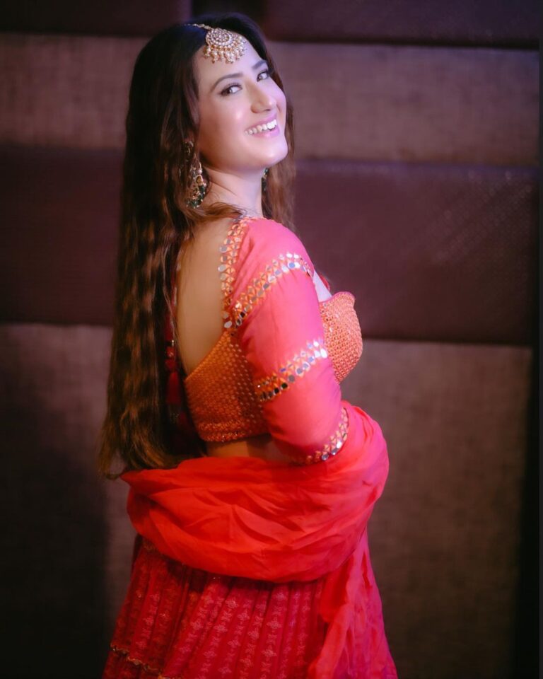 Aalisha Panwar Instagram - Happy Diwali..🪔🙏❤️ . . . . Wearing- @neerusindia Jewellery- @adan_creation_ Styled- @nehaadhvikmahajan