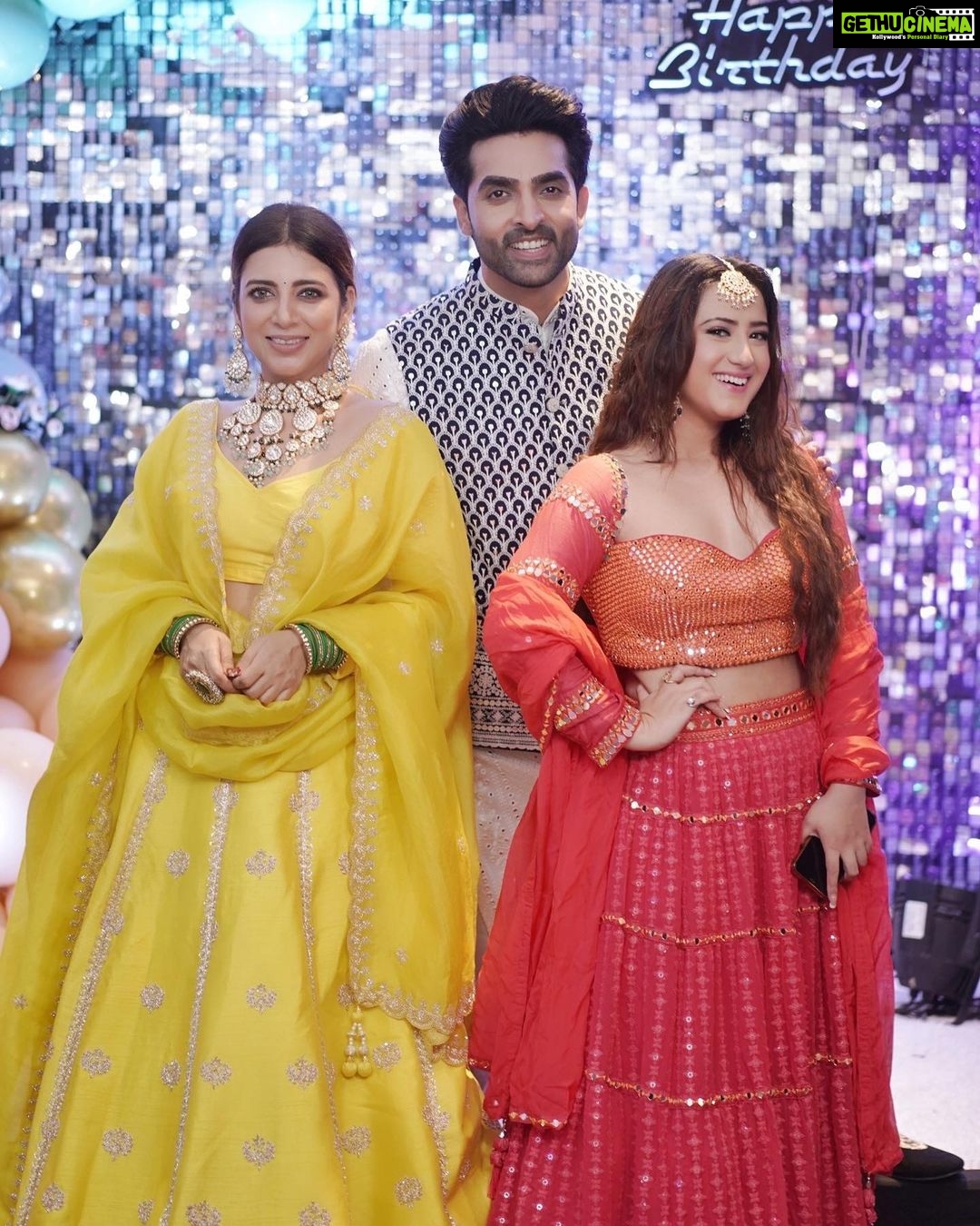 Aalisha Panwar Instagram - Well.. we can never stop irritating each other @adhvik_official 🤣 b’day boy.. @nehaadhvikmahajan babes hmaari baatein sachme kabi khatm ni honi..😝❤️ Golden Leaf Banquet