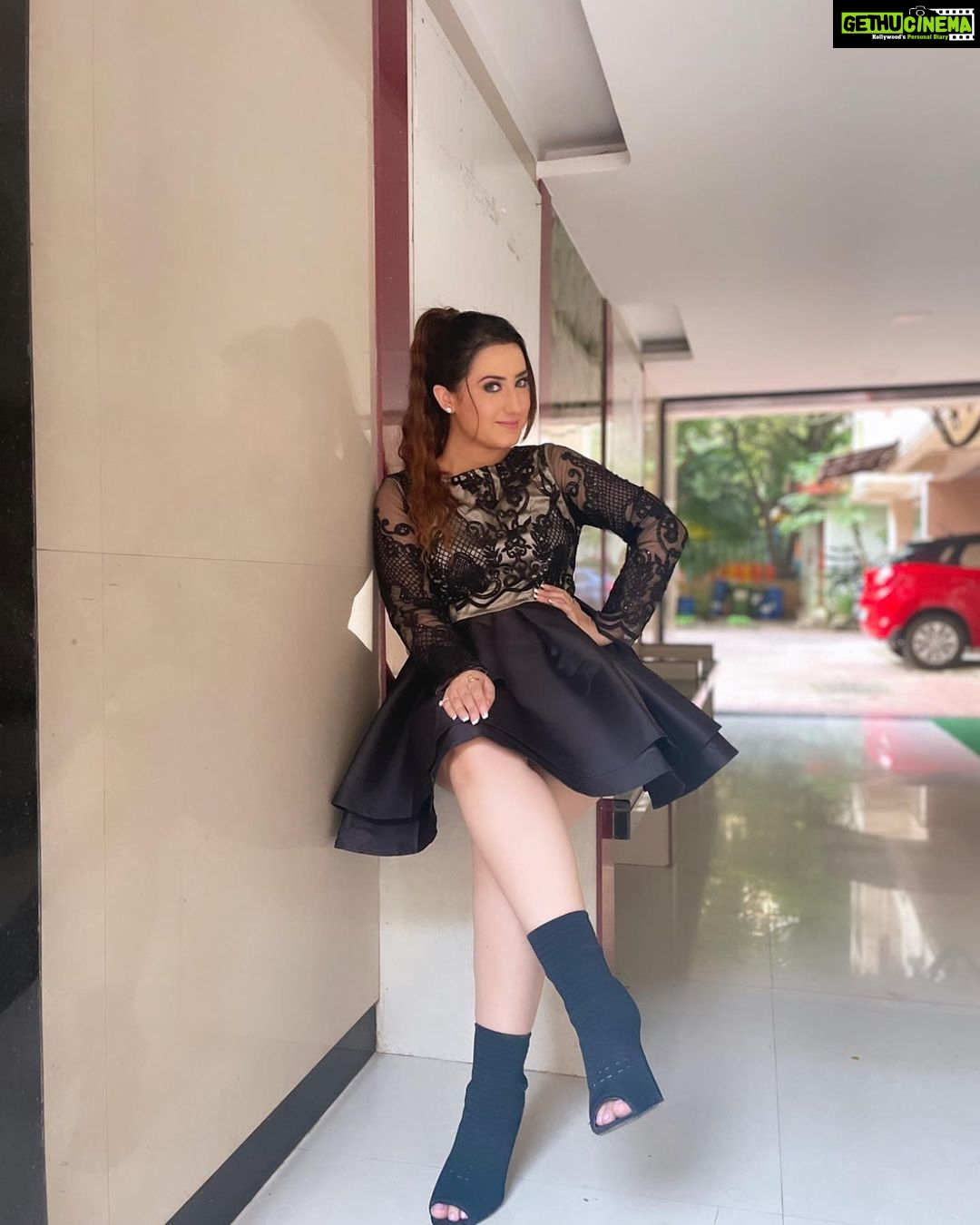 Aalisha Panwar Instagram - Black is beautiful.. ..,🖤 . . . Wearing- @swanky_couture03 Styled- @nehaadhvikmahajan