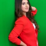 Aalisha Panwar Instagram - Smile .., .. and let the world wonder Why.. . . 🙂😉❤️ . . . #smile #smilemore #fridayvibes #positivevibes