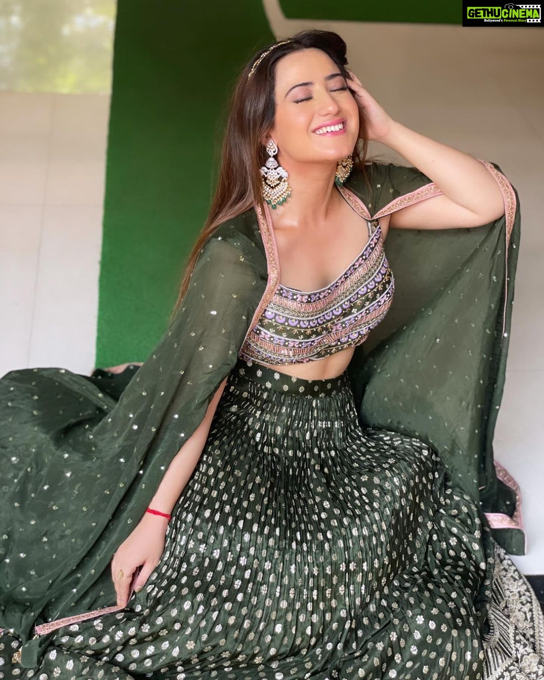 Aalisha Panwar Instagram - You were Wild once.. .. don’t let them Tame you.. ., 💚 . . . Wearing- @neerusindia Jewellery- @adan_creation_ Styling- @nehaadhvikmahajan . . #neerussantacruz #neerusindia #neerus Neeru's Santacruz