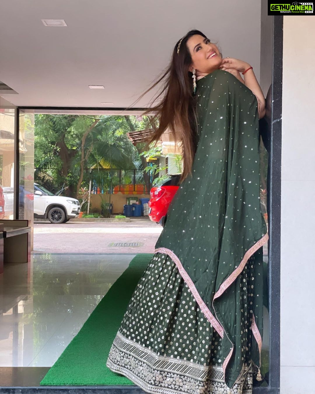 Aalisha Panwar Instagram - You were Wild once.. .. don’t let them Tame you.. ., 💚 . . . Wearing- @neerusindia Jewellery- @adan_creation_ Styling- @nehaadhvikmahajan . . #neerussantacruz #neerusindia #neerus Neeru's Santacruz
