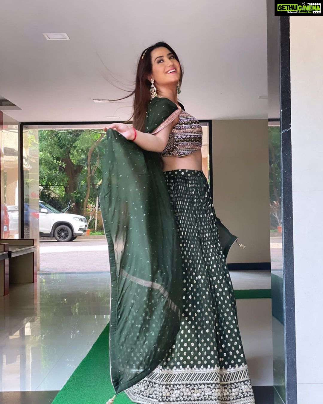 Aalisha Panwar Instagram - You were Wild once.. .. don’t let them Tame you.. ., 💚 . . . Wearing- @neerusindia Jewellery- @adan_creation_ Styling- @nehaadhvikmahajan . . #neerussantacruz #neerusindia #neerus Neeru's Santacruz