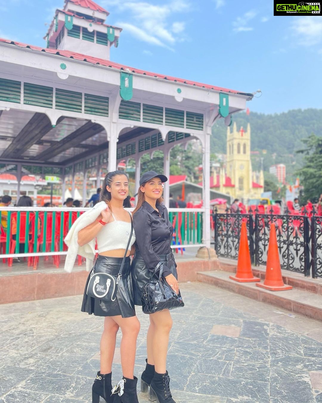Aalisha Panwar Instagram - Pahadi girls .. ..,, 💗🌄 @anita.panwar.3720 @aarohi_panwar_18 Shimla - शिमला